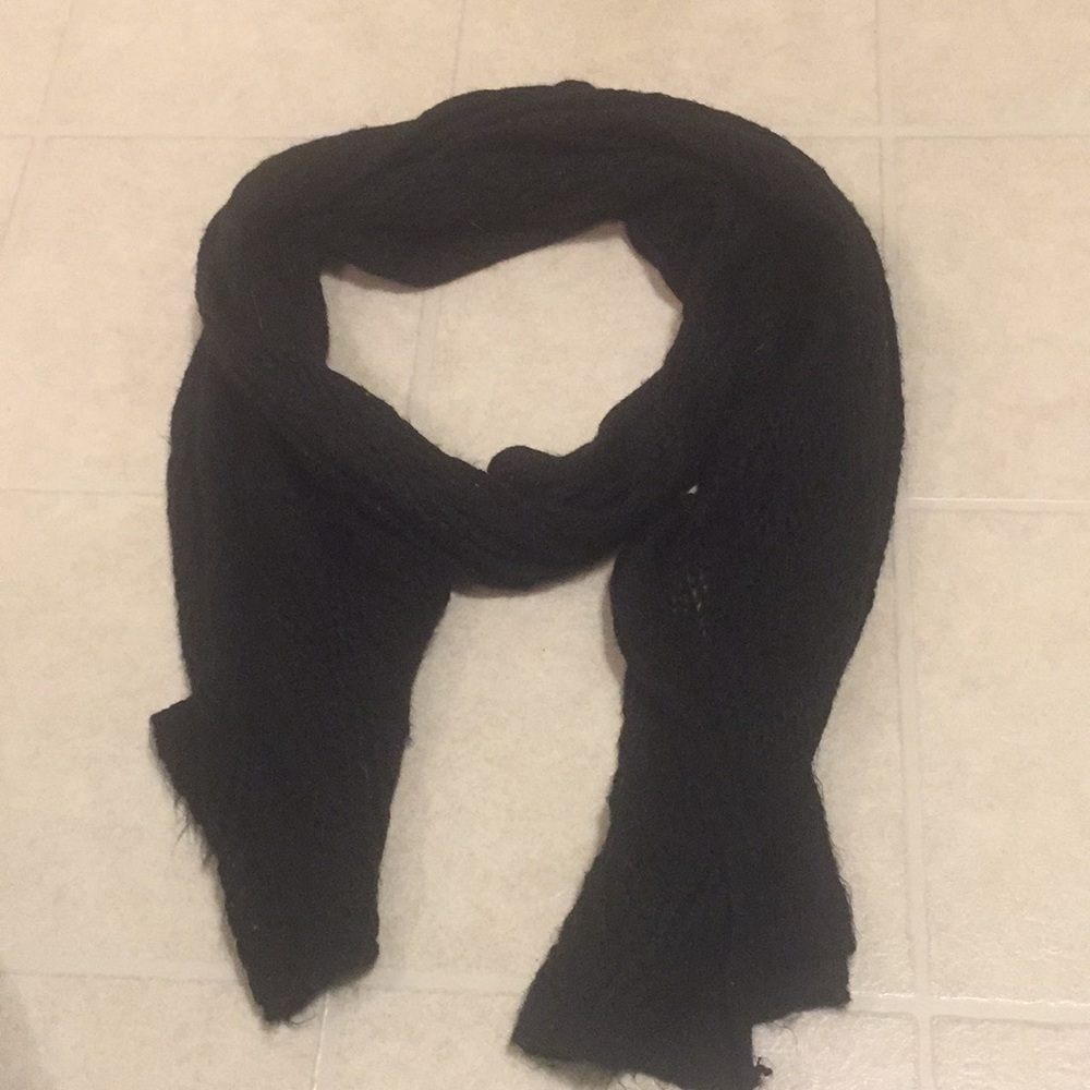 Knit black scarf